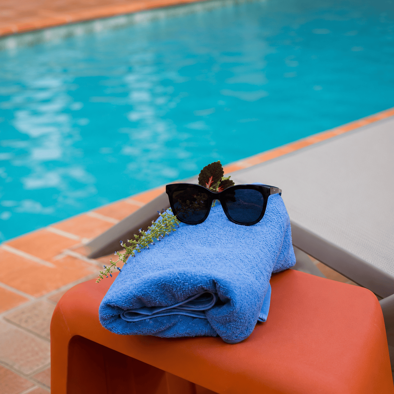 POOL BLUE TOWEL
